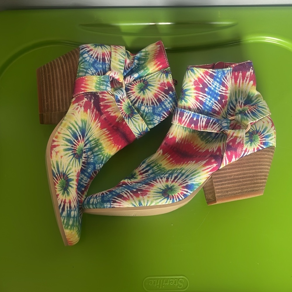 Lemon Drop By Privileged Size 7.5 Spirit Tie Dye Heeled Booties hippie boho - Picture 2 of 11